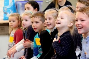 Voorstelling Juffendag met Matthijs goochelaar en poppenspeler